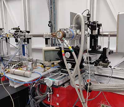 The high vacuum cryogenic vapour deposition system for in-situ simultaneous Raman and X-ray diffraction at the Brockhouse sector (BXDS). Image courtesy John Tse. 