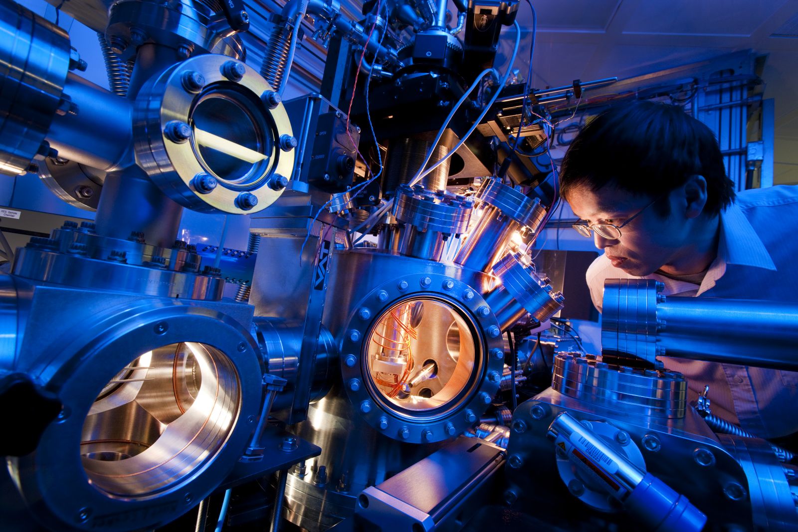 Feizhou He, Material and Chemical Sciences Manager, viewing scientific equipment at the CLS. 