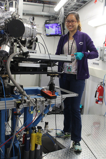 Hsiao-Tieh Hsu loads samples on the SGM beamline.