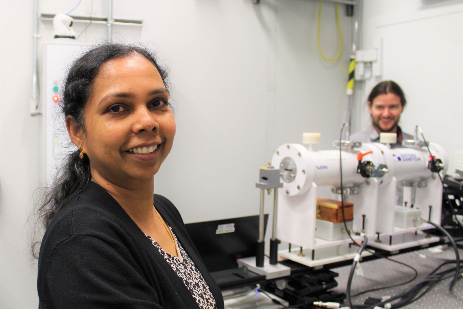 Karunakaran helping scientists to analyze chickpeas at the CLS.