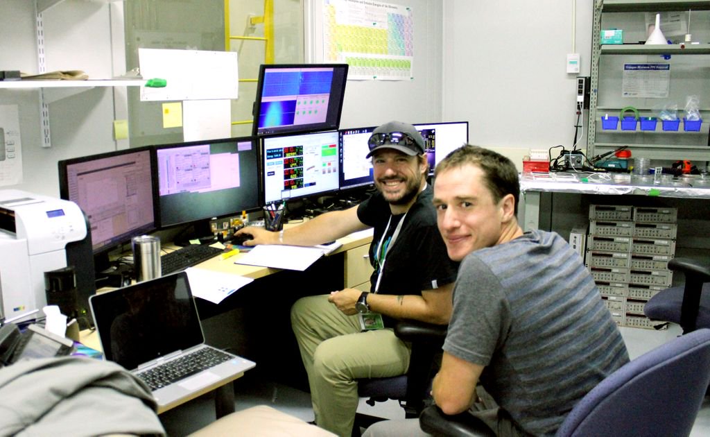 Simon Trudel (left) and Martin Schoen analyzing data at the CLS.