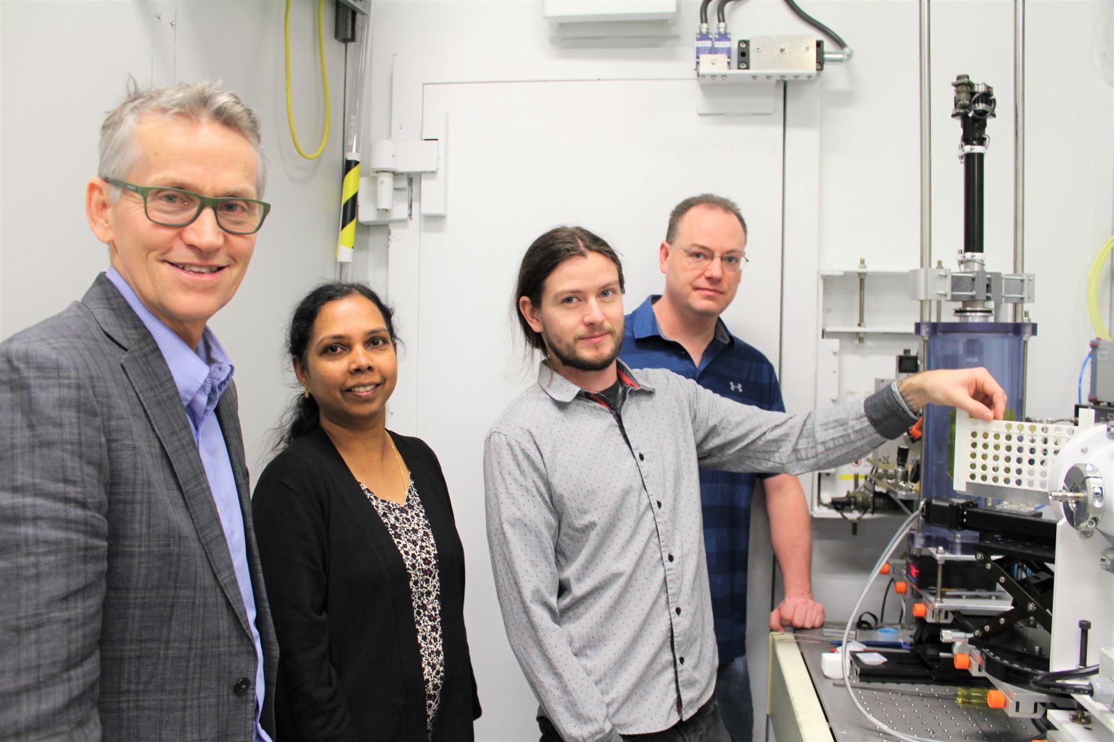 (Left to right) Scientists Tom Warkentin, Chithra Karunakaran, Jarvis Stobbs, and David Muir at the IDEAS beamline at the CLS.