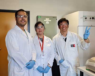 Qurrat Ain, Arash Jamalabadi and Dr. Vito Butarto in a Swinburne lab. 